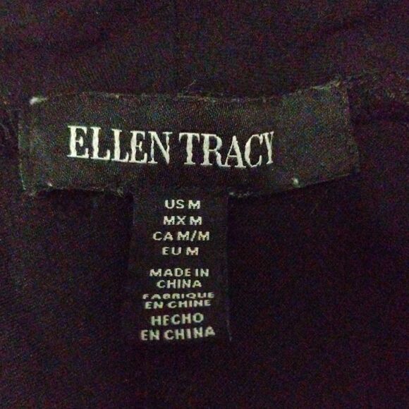 Ellen Tracy Black Capri Pants size Meduim Slit Hem Inseam 20.5 inches - Picture 3 of 16
